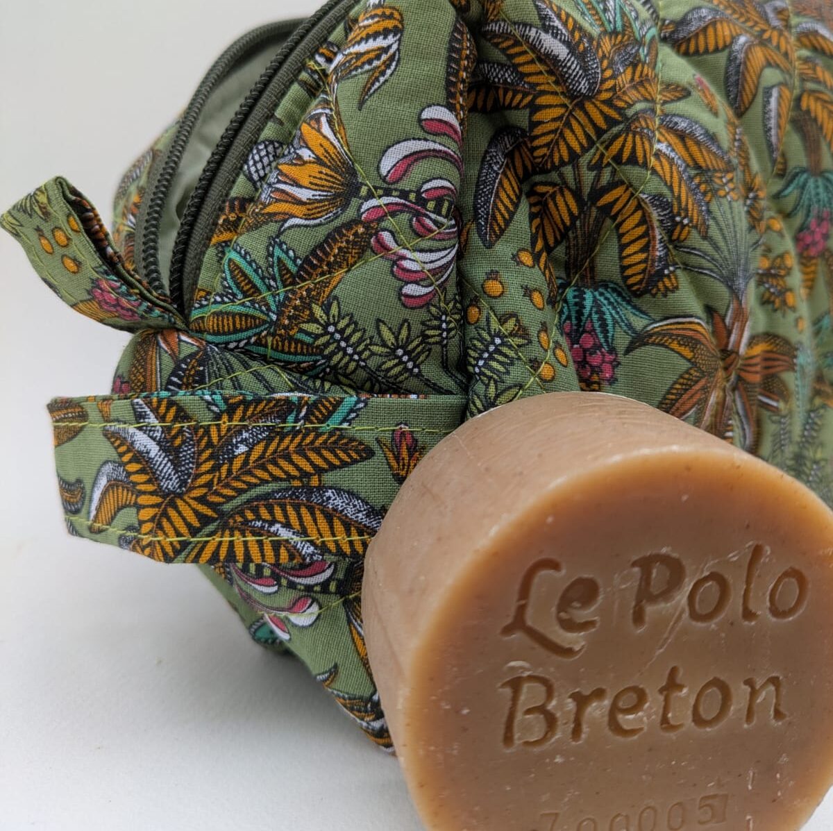 trousse de toilette et savon tout en 1