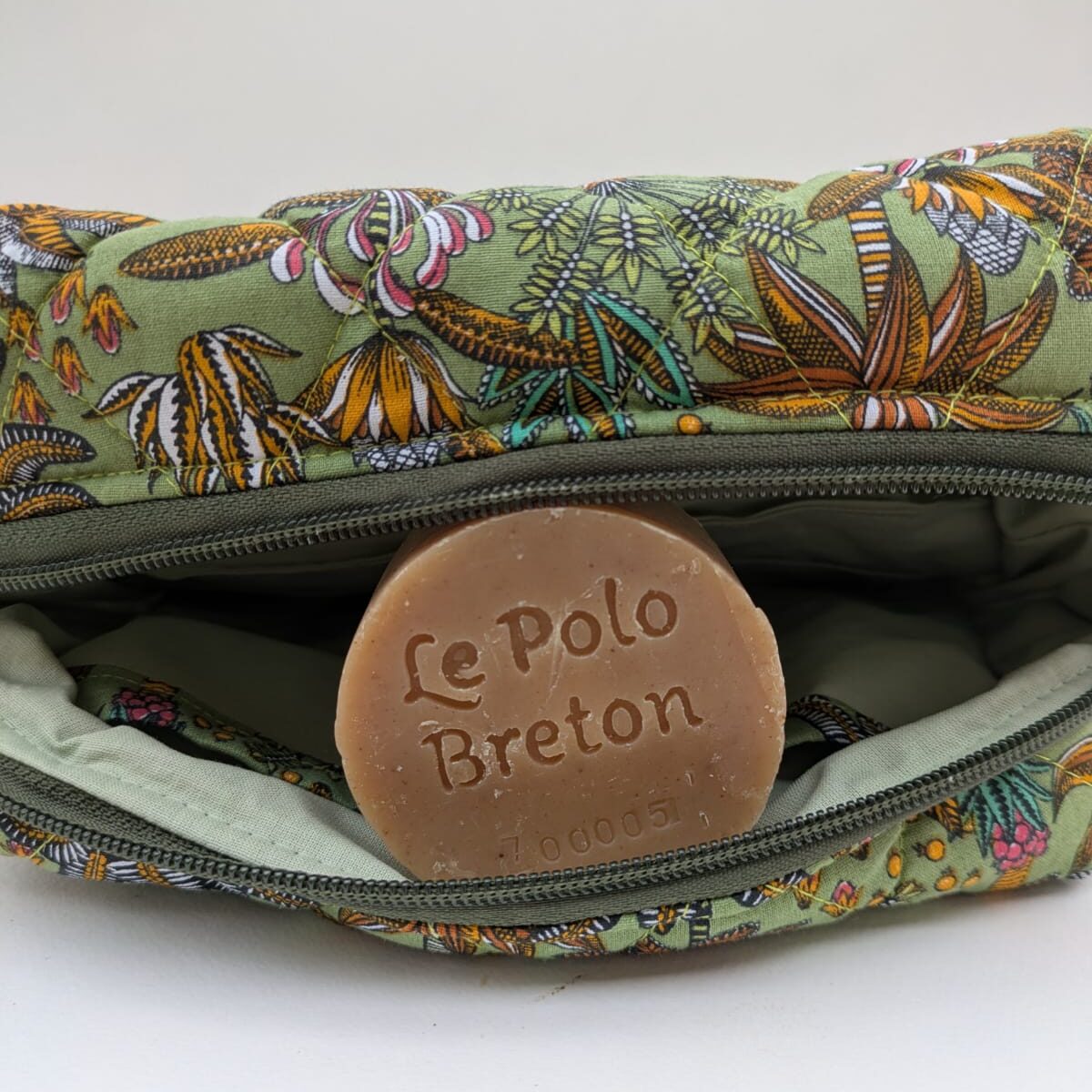 trousse de toilette et savon tout en 1
