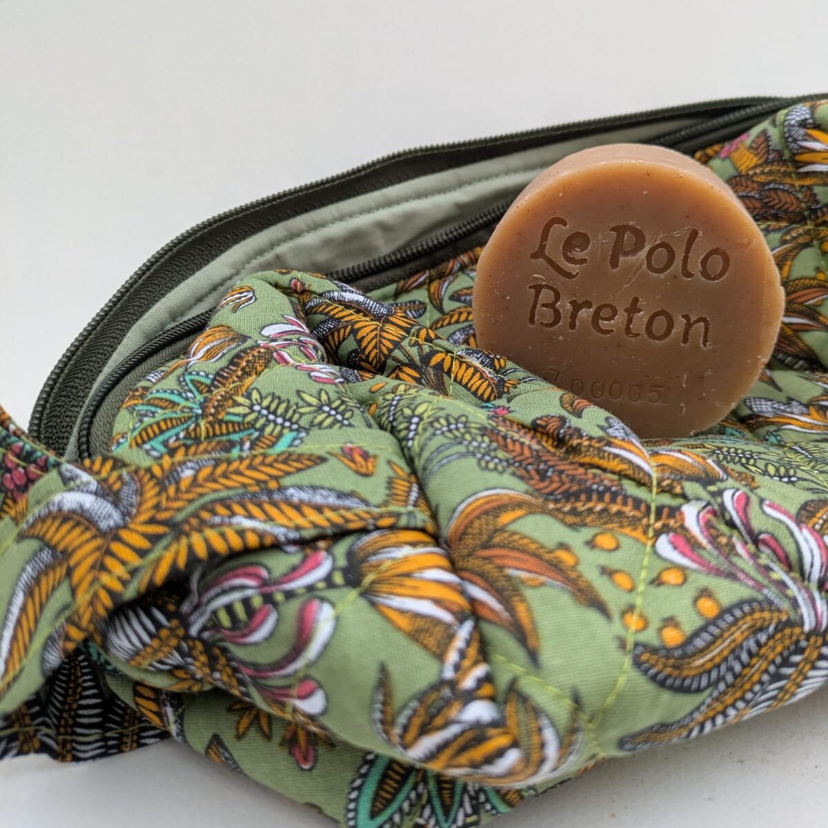 trousse de toilette et savon tout en 1